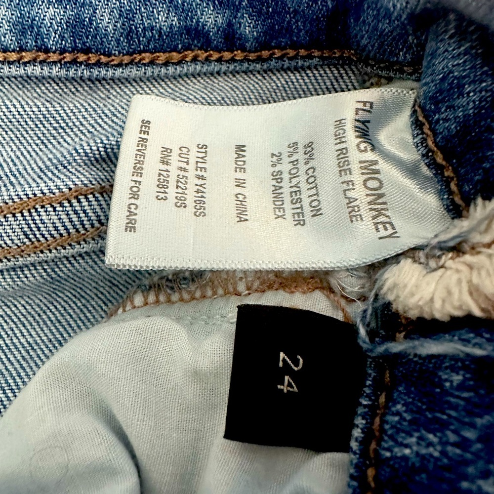 Purchased at BUCKLE. Contemporary fit for the ultimate slimming effect.